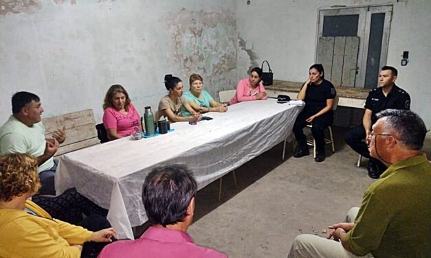 Vecinos de Barrio Oeste se reunieron con agentes policiales para trabajar en prevención