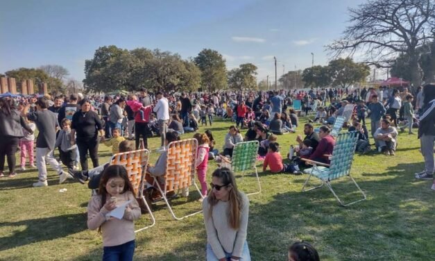 En una gran jornada de sol, los chicos festejaron su día en la Iglesia Vieja