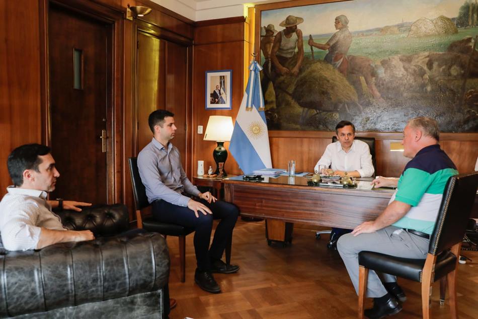 De regreso de Buenos Aires, Fissore anunció la firma de convenios por pavimentación y la renovación de la Terminal