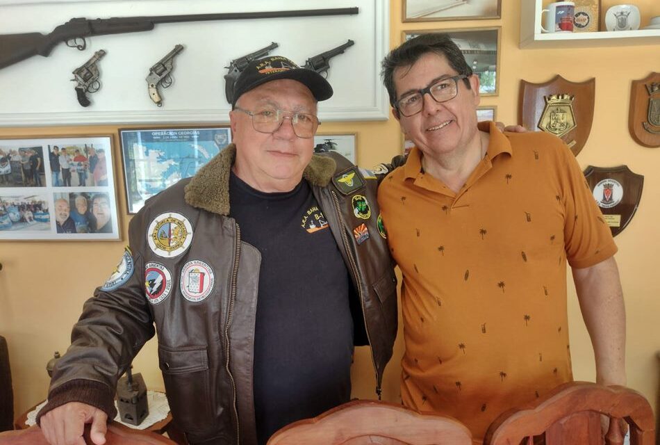 Visitó la ciudad ex aviador naval que tuvo importante participación en el rescate de soldados en Malvinas