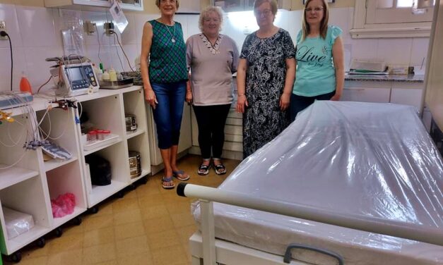 La Sociedad de Beneficencia donó dos camillas para shockroom al Hospital