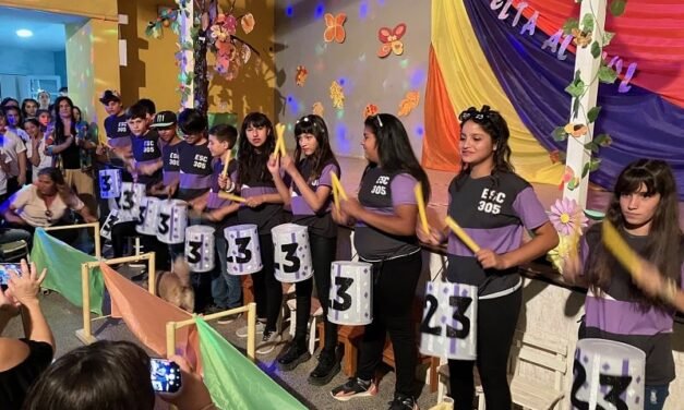 En la Velada de la Escuela N°305 dieron una «Vuelta al sol»