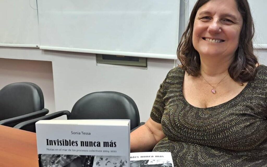 La periodista Sonia Tessa presentó su primer libro «INVISIBLES NUNCA MÁS»