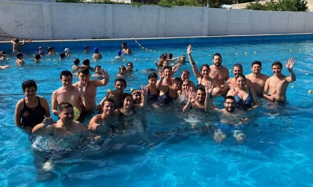 Concurrentes del Taller Pinquén disfrutan el verano en la pileta de Santa Paula