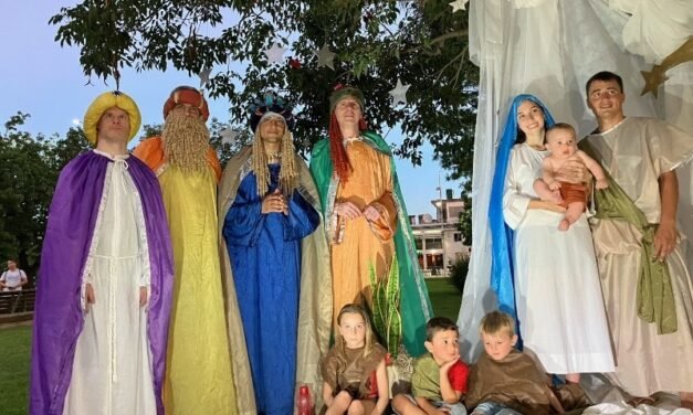 Los Reyes Magos repartieron golosinas y alegría a los niños de la ciudad