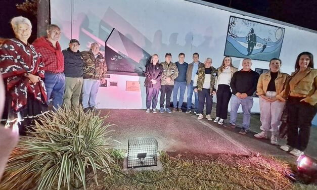 Vigilia por el 2 de abril: una parte de nuestra historia ahora se erige en la plazoleta en honor a los Veteranos