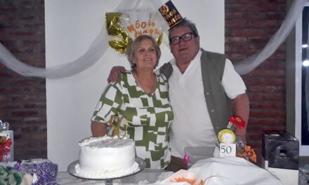Sociales: Delia y Mario, felices 50 años de casados!!!