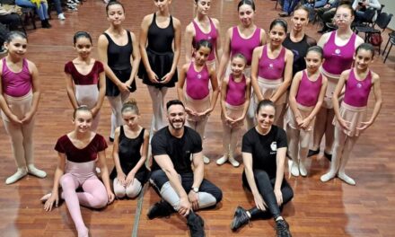 El bailarín del Colón Emanuel Abruzzo dictó una clase abierta en la ciudad a través del Estudio «Cuerpo y Alma»