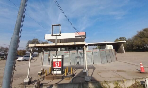 La estación de servicio a la entrada de la ciudad pasó a manos de Grupo Galvense y ya trabajan en su renovación