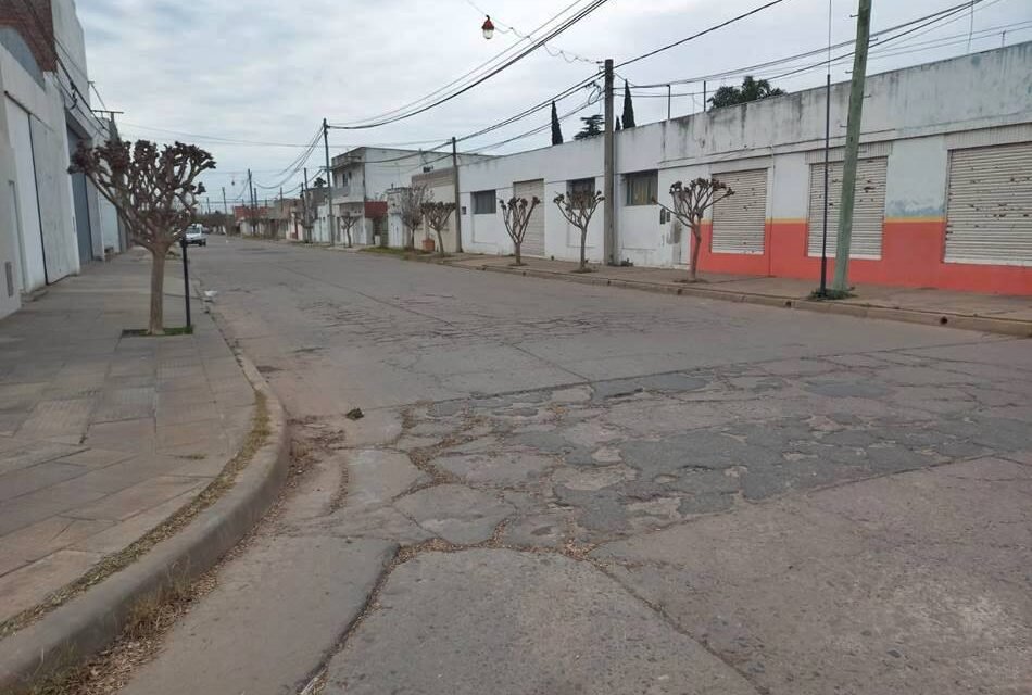 AGUAS INICIA LA RENOVACIÓN DE UN TRAMO DEL COLECTOR CLOACAL EN SOLANO AL 400