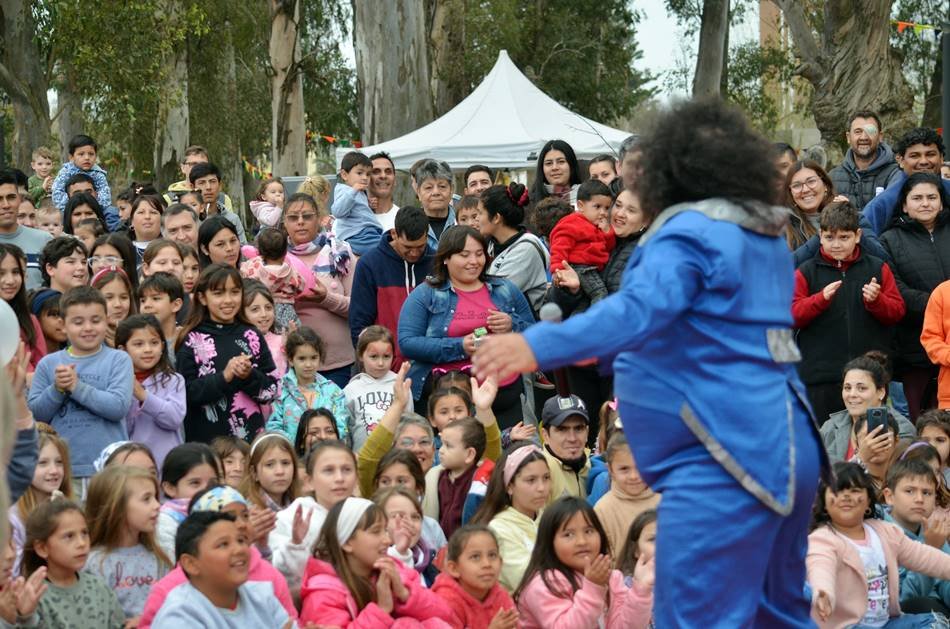 Los chicos disfrutaron de juegos, risas y circo en el festejo de su día organizado por el Municipio