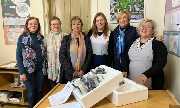 La Sociedad de Beneficencia entregó un microscopio al Hospital