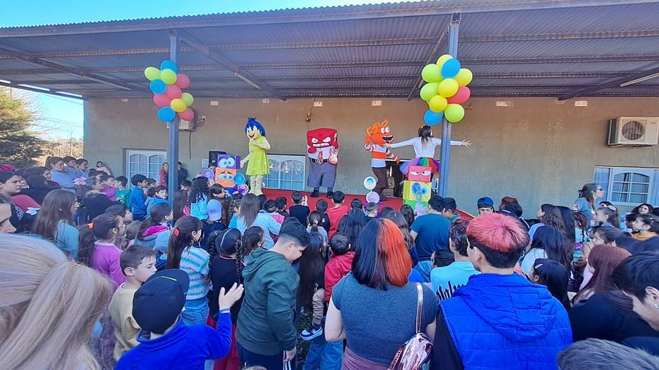 Muchísimos niños festejaron su día junto a «INTENSA-MENTE» y el Centro de Día de la Asociación Linaje