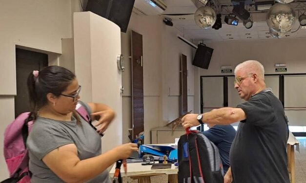 El CUEC entrega útiles escolares y anuncia un incremento salarial para el sector