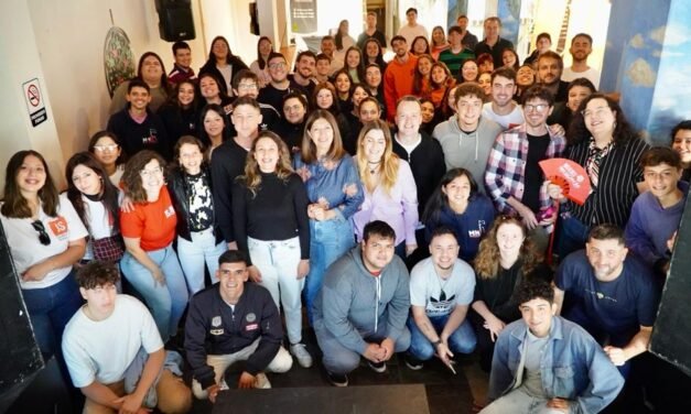 Jóvenes socialistas exigen protagonismo en la nueva Constitución