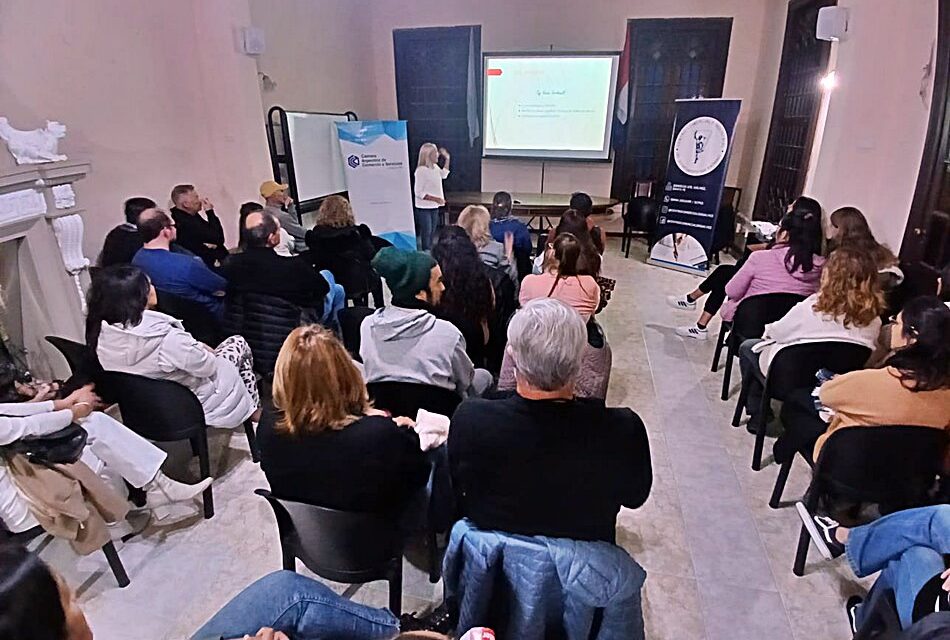 «Comunicación efectiva»: se dictó una nueva charla en el Centro Comercial