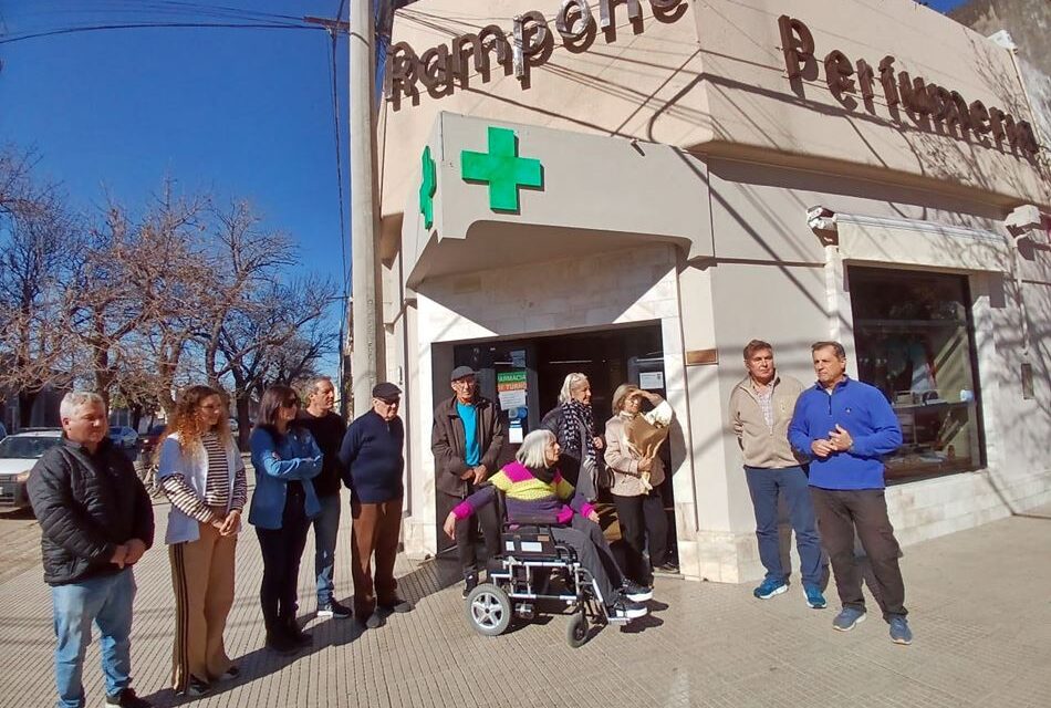Farmacia «Rampone» cerró el mes de su 110° aniversario con sorteos y reconocimientos