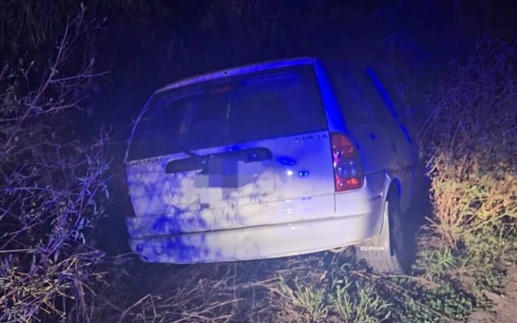 POLICIALES: ENCONTRARON ABANDONADO EN GÁLVEZ, AUTO QUE HABÍA SIDO ROBADO EN BDO. DE IRIGOYEN