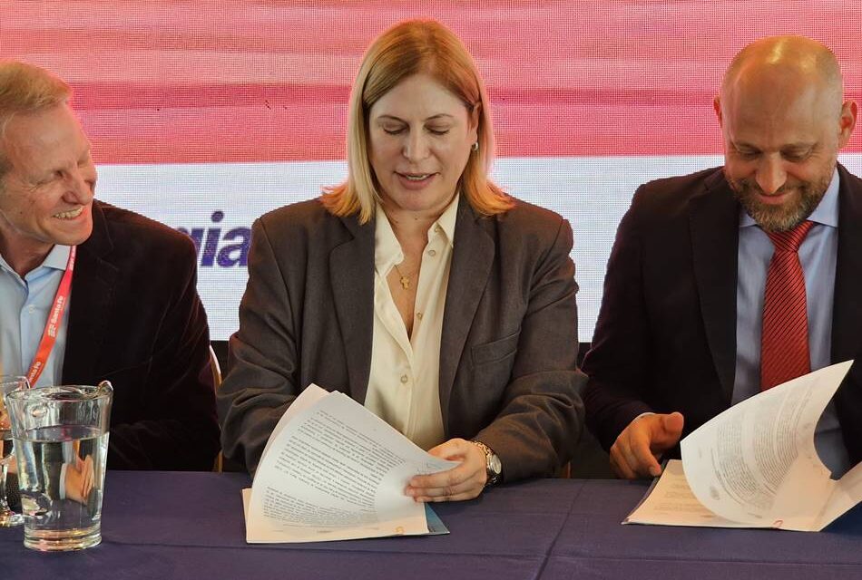 Gisela Scaglia, Leonardo Diana y Gustavo Puccini anunciaron inversión provincial para modernizar el servicio eléctrico de Gálvez