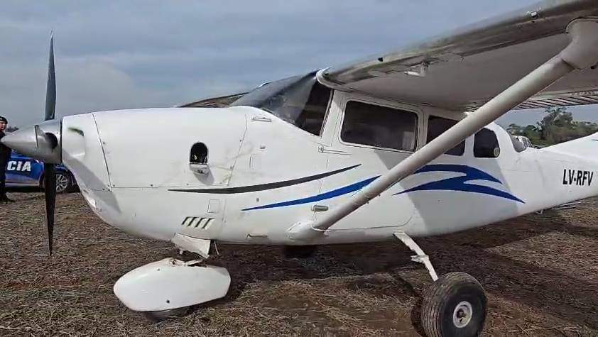 Avioneta hallada en Díaz: los dos hombres que la guiaban fueron detenidos y hay intensos rastrillajes en la zona