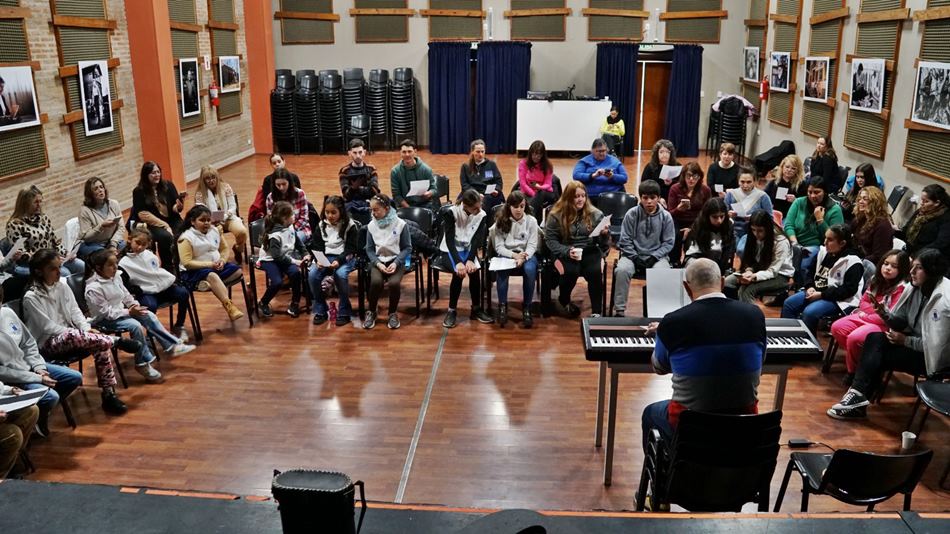 En concierto y encuentro con ex integrantes, el Coro de Niños y Adolescentes celebra este sábado sus 50 años
