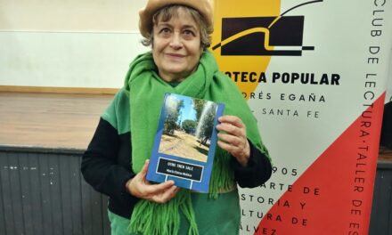 María Elena Molina vivió en Gálvez, es escritora y presentó su libro «Otro tren sale», con una poesía a Lidia Milanesio