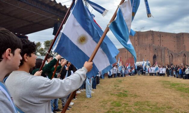 En la Iglesia Vieja, se celebra el Día de la Independencia