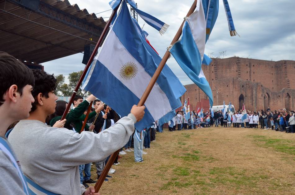 En la Iglesia Vieja, se celebra el Día de la Independencia