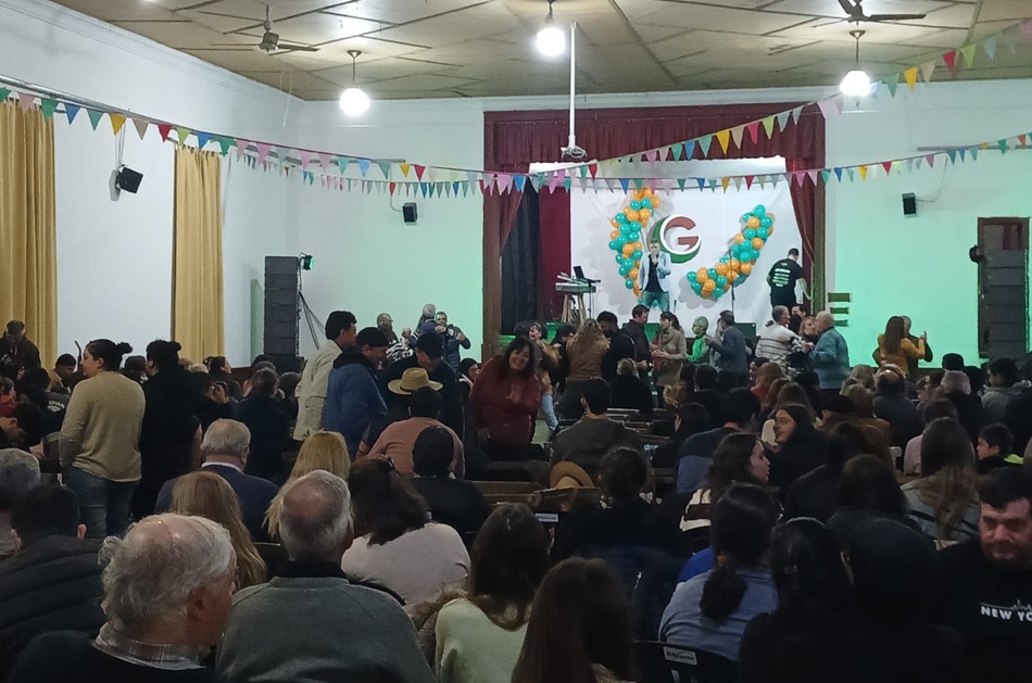 La lluvia no impidió los festejos patronales en Gessler, que se vivieron a pleno y bajo techo