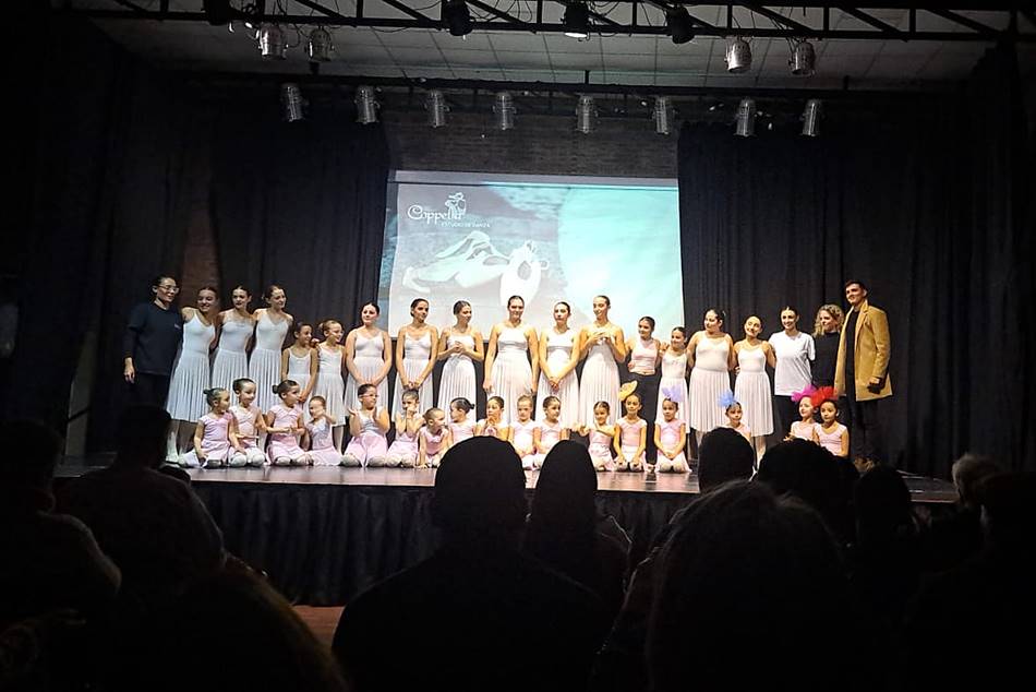 El Estudio de Danzas COPPELIA presentó su muestra coreográfica de mitad de ciclo