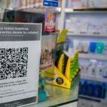 Medicamentos: las farmacias ya exhiben el código QR para conocer los precios en el celular