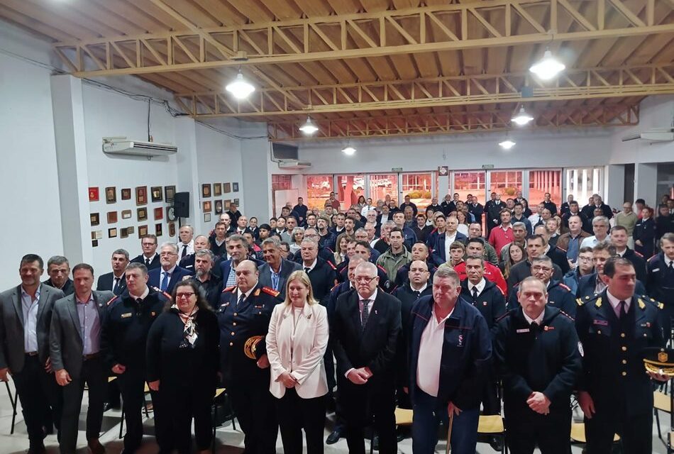 El Gobierno Provincial presentó la obra del Centro de Entrenamiento de la FSABV y asumieron las nuevas autoridades bomberiles