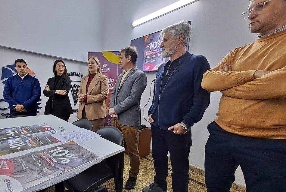 Firmaron en el Centro Comercial el ACUERDO SANTA FE que otorga beneficios para comprar materiales de construcción