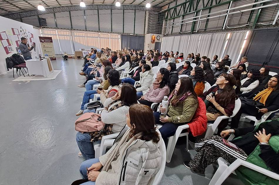 En jornada de capacitación, el reconocido pedagogo Daniel Brailovsky disertó sobre aprendizaje y evaluación