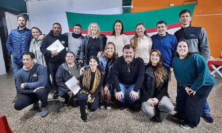 Firmaron convenios por el programa «DEPORTE COMUNITARIO» con clubes del Departamento