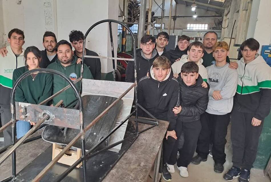 El equipo de la EETP 456 se prepara para el Desafío ECO-YPF 2025 y presentó los cambios que se vienen en el auto