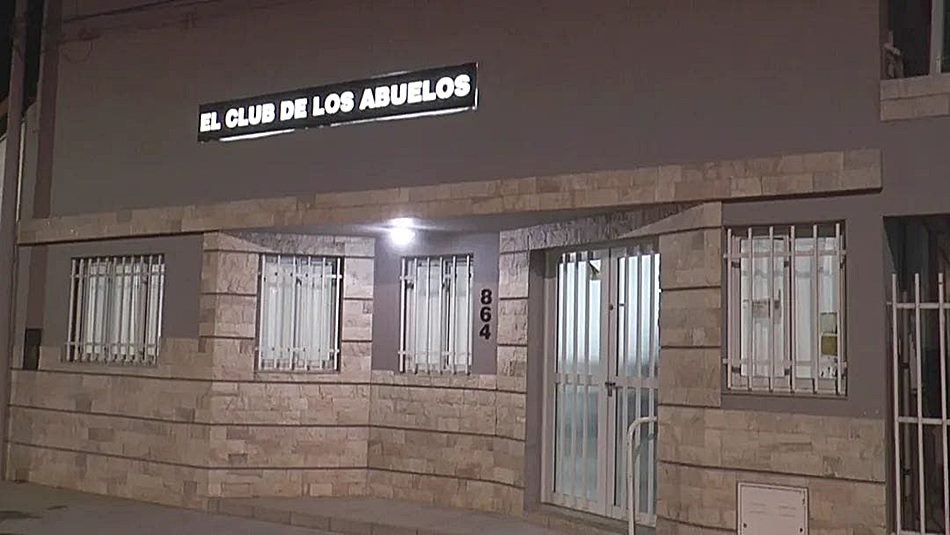 El Club de los Abuelos celebra su 43° aniversario con una cena a la canasta y música en vivo