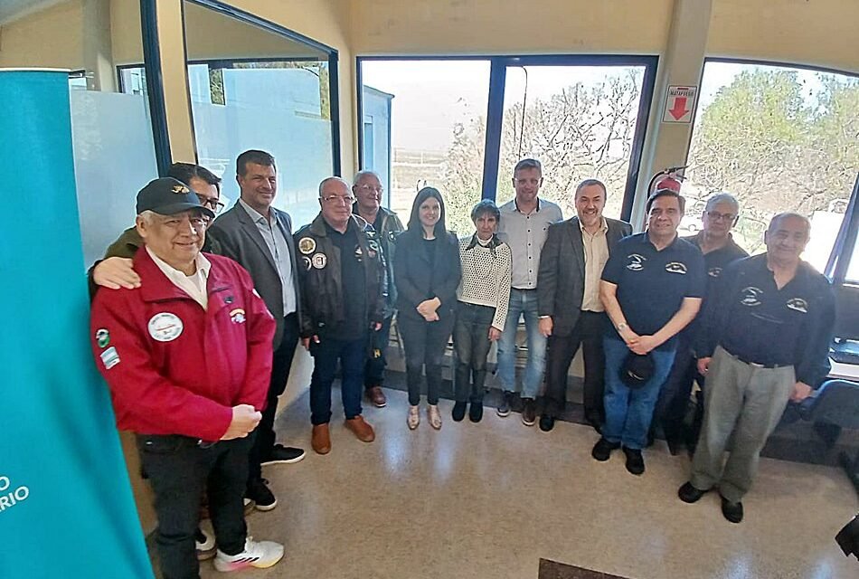 «Trabajábamos en silencio de radio, a oscuras, y a ras del mar»: el testimonio de una enfermera aeromédica en Malvinas