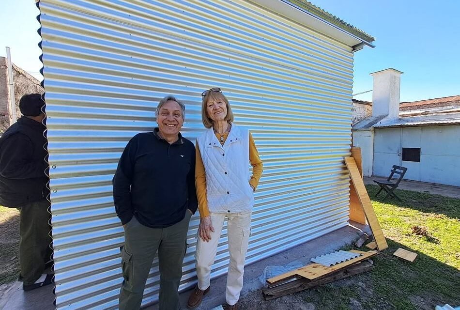 La Biblioteca Popular «Dr. Andrés Egaña», presentó los avances de su patio de espectáculos para el verano