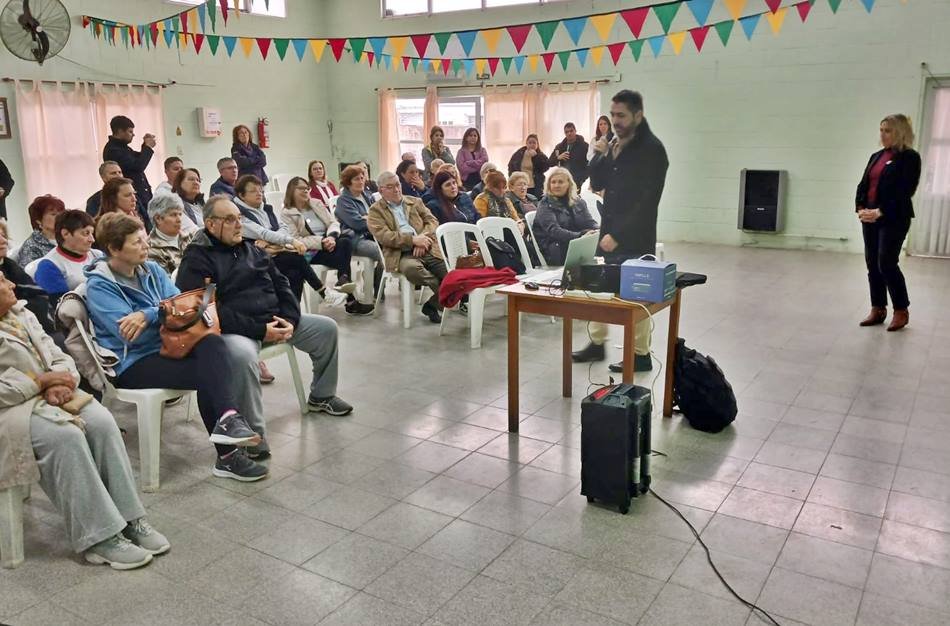 «CUIDAR CON RESPETO, previniendo maltrato o abuso a adultos mayores»: una charla para no mirar para el otro lado