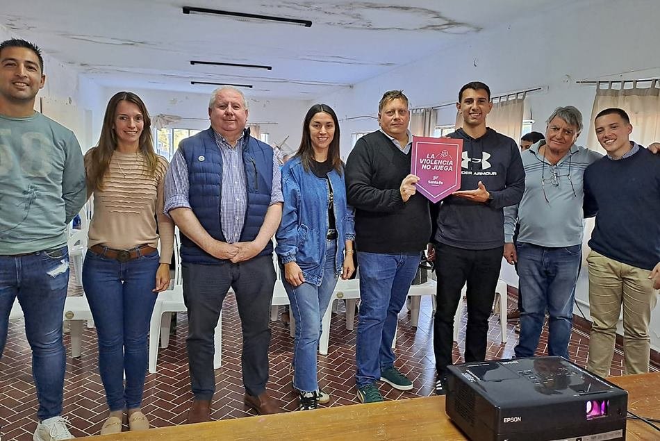 «LA VIOLENCIA NO JUEGA»: Provincia brindó taller apostando al deporte sano a través de la gestión de las emociones