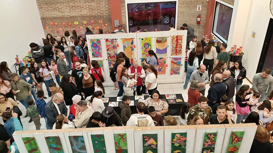 Liceo Municipal: los niños del Ciclo Inferior de Artes Visuales exponen en la CHCB inspirados en el trabajo de Marta Minujín