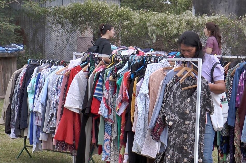 El Roperito de la Asociación Comedor Santa Margarita, una opción para vestirse por poco dinero y a la vez ayudar a la institución