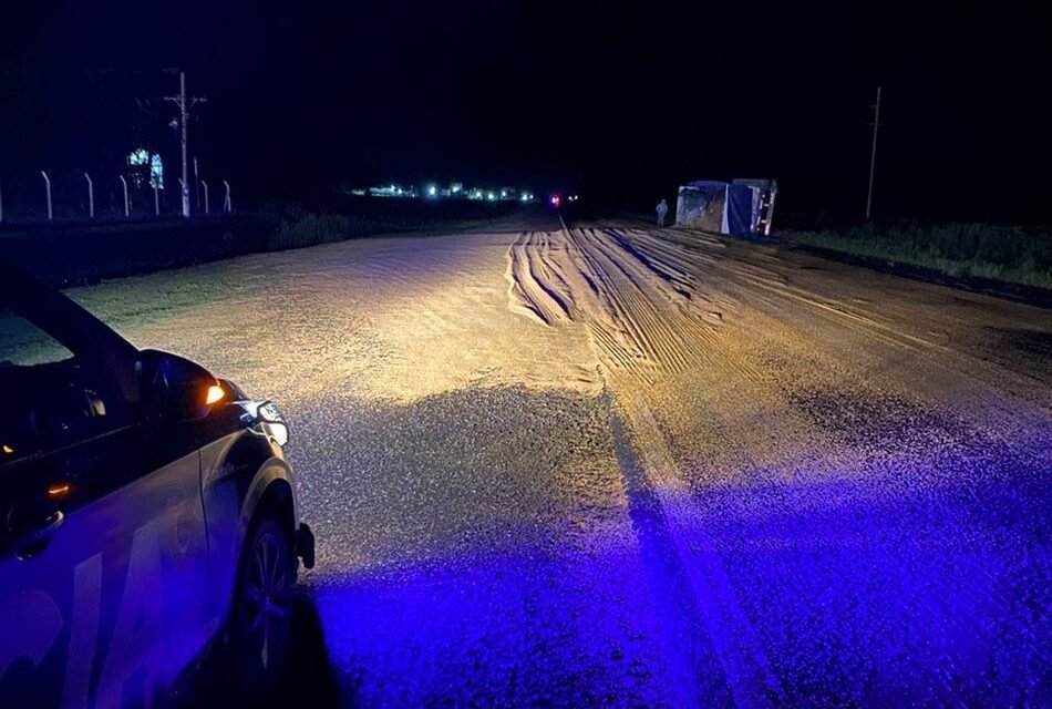 Dos siniestros viales: uno con camiones involucrados, otro con un automóvil que despistó