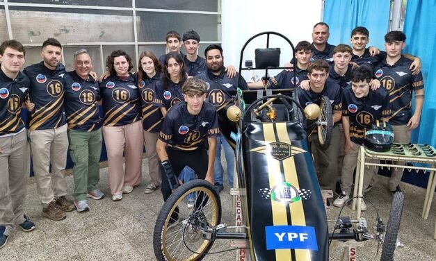 «Coche a la vista!!!»: presentaron oficialmente el auto con el que este finde, la EETP 456 correrá el Desafío ECO YPF 2025