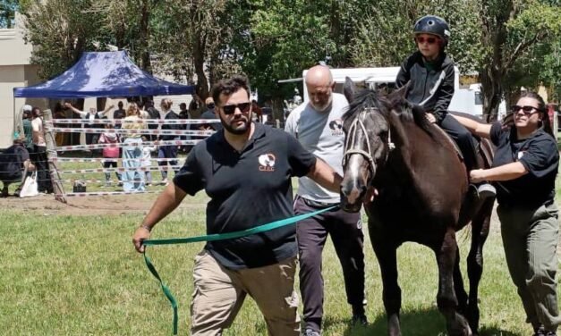Exitosa primera feria del Centro de Equinoterapia, en una gran jornada de conexión con los animales y nuestra tierra