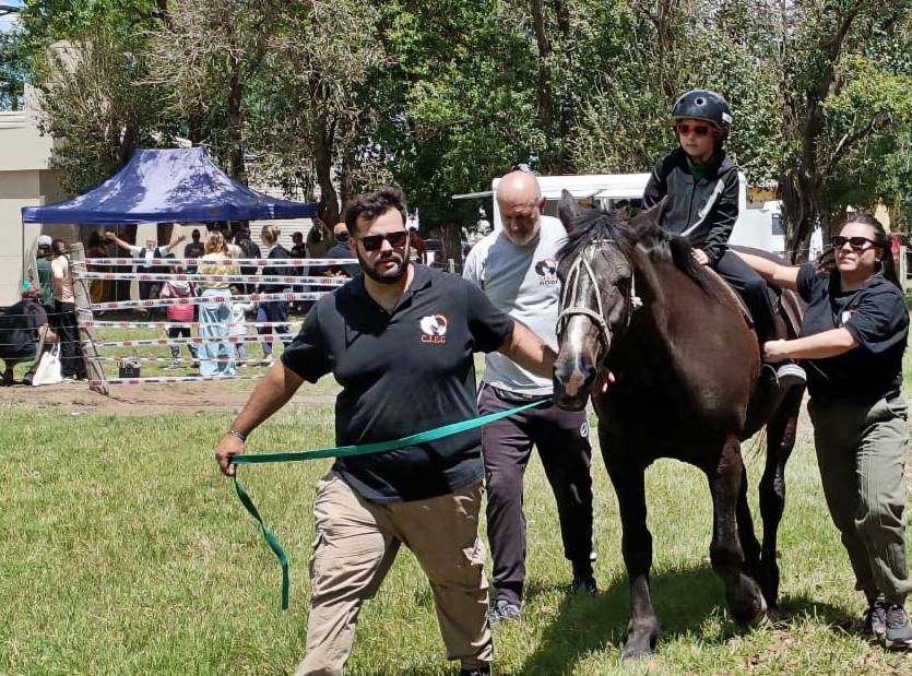 Exitosa primera feria del Centro de Equinoterapia, en una gran jornada de conexión con los animales y nuestra tierra