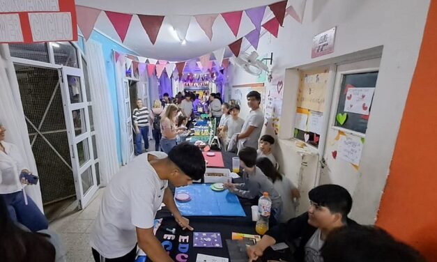 La Escuela Nro. 670 y su 2a. EXPO TEC, conjugando proyectos del nivel secundario y trabajos de sus cursos de formación profesional