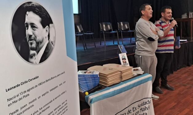 El ex veterano de Malvinas Leonardo Corvalán, presentó y obsequió a instituciones su libro «MEMORIA DE GUERRA»