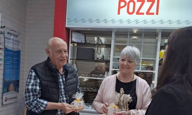 El Centro Comercial reconoció a OPTICA POZZI por sus 59 años de trabajo en la ciudad